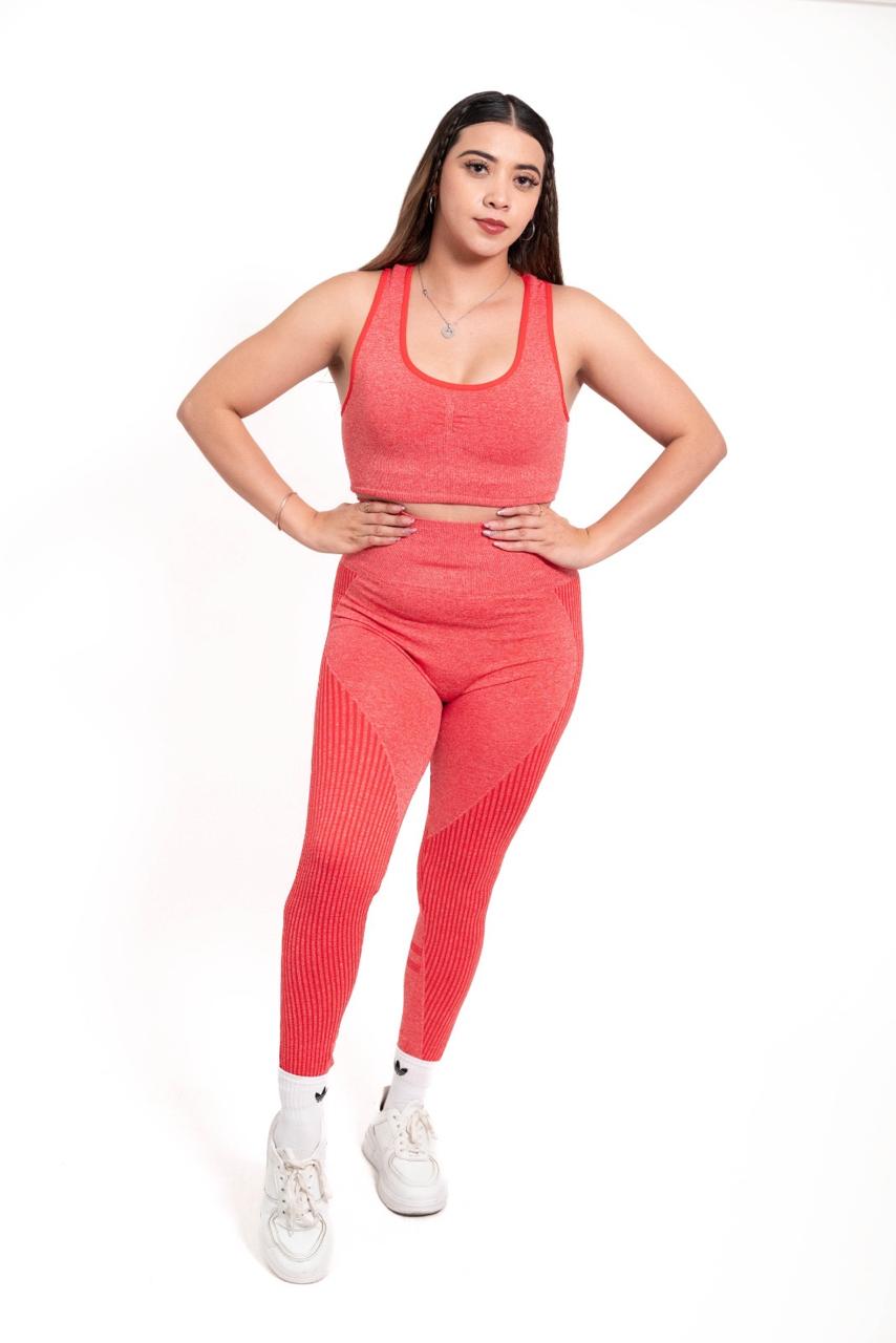 Conjunto deportivo leggins y top