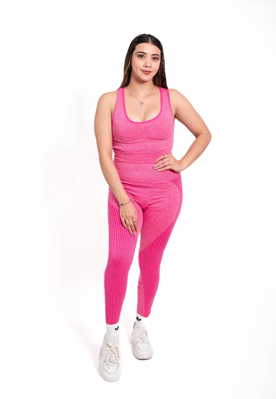 Conjunto deportivo leggins y top