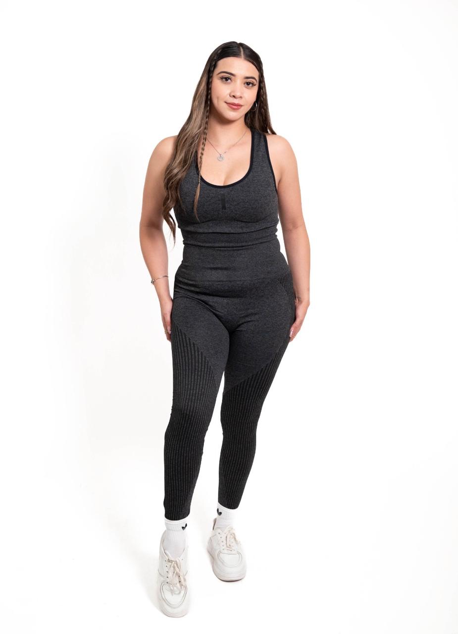 Conjunto deportivo leggins y top