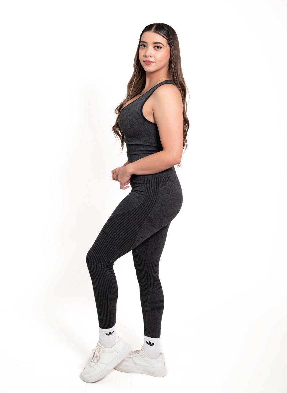 Conjunto deportivo leggins y top