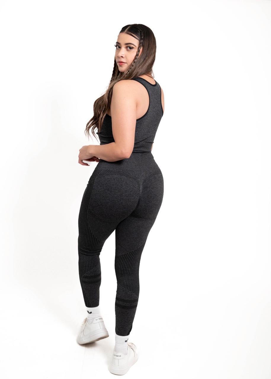 Conjunto deportivo leggins y top